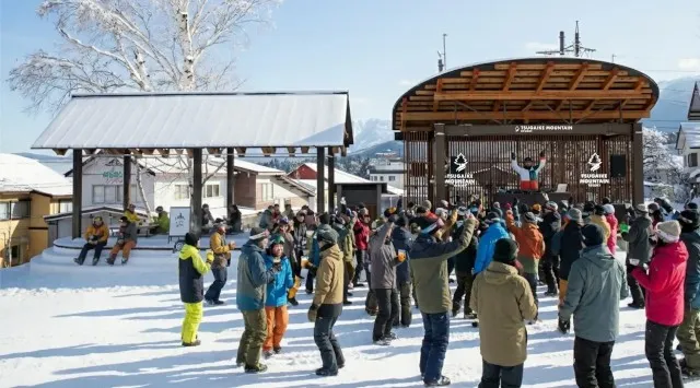 長野県HAKUBA VALLEY 「白馬つがいけマウンテンリゾート」に、日本初となる温泉足湯×DJブースを同時に楽しめる「Ashiyu Stage & Lounge」が誕生 株式会社ヤマアイクルー