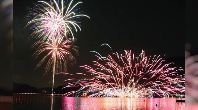 芦ノ湖冬景色花火大会2026  芦ノ湖上（元箱根湾）で連続打上 神奈川県足柄下郡箱根町元箱根 - 日程・穴場・見所・打ち上げ時間 - 花火大会 お祭り