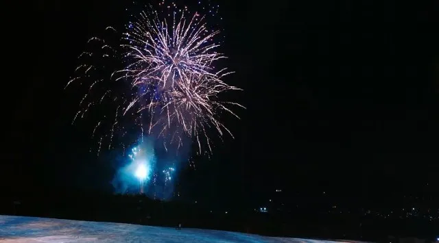 いなスキ！雪花火 花火大会2026 - 絶景・猪苗代スキー場 福島県耶麻郡猪苗代町葉山 - 日程・穴場・見所・打ち上げ時間 - 花火大会 お祭り