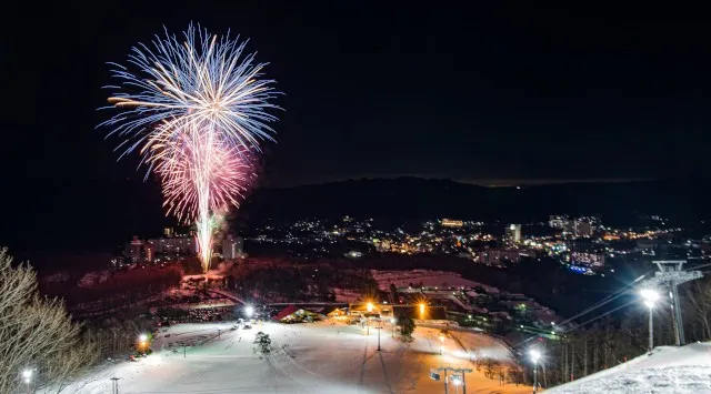 草津温泉「冬花火」 花火大会2026 草津町内・草津温泉スキー場 群馬県吾妻郡草津町草津白根国有林 - 日程・穴場・見所・打ち上げ時間 - 花火大会 お祭り