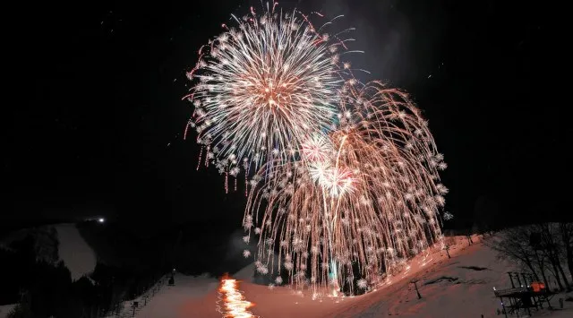 冬の灯明夜まつり 花火大会2026 長坂ゲレンデ 長野県下高井郡野沢温泉村豊郷 - 日程・穴場・見所・打ち上げ時間 - 花火大会 お祭り
