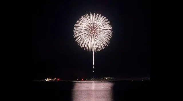 咲かせ続ける 3.11鎮魂の花火「白菊」花火大会2026 岩手県釜石市鵜住居町 ・日程・穴場・打ち上げ時間 花火大会 お祭り