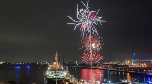横浜ナイトフラワーズ 花火大会2026 - 横浜港で短時間(5分程度)の花火打上げ ・新港ふ頭・大さん橋 - 伝統行事・日程・見どころ・混雑状況・開催場所 - 夏祭り 花火大会