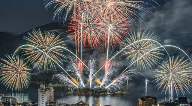 弁天島花火大会 2026 弁天島海浜公園 静岡県浜松市中央区舞阪町弁天島 - 日程・見どころ・混雑状況・開催場所 - 夏祭り 花火大会