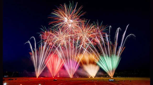 第60回「葛飾納涼花火大会」令和8年7月28日（火）午後19時20分～午後20時30分　開催決定！葛飾区柴又野球場（江戸川河川敷）　葛飾区柴又７-17-13地先
