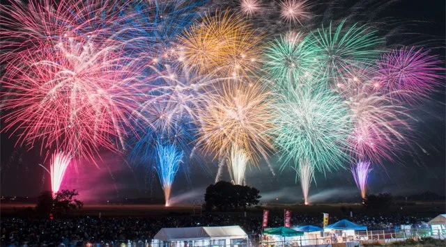 足利花火大会2026 関東栃木夏祭り 栃木県足利市岩井町 渡良瀬川 田中橋下流河川敷 - 伝統行事・日程・見どころ・混雑状況・開催場所 - 夏祭り 花火大会