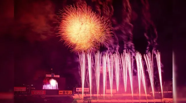 神宮外苑花火大会 2026 今年も開催決定！夜空に１万発『東日本大震災・九州災害復興チャリティー　2026 神宮外苑花火大会　神宮球場　秩父宮ラグビー場