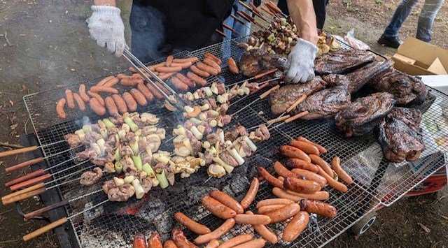 「BBQ料理の質も量も圧倒的！星付き店調理経験者プロデュース「肉まみれの会」