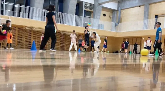 【新しいことで出会お！】大人と大学生のエンジョイドッジボール(個人参加型)■世田谷区下北沢駅■エアコン付快適室内