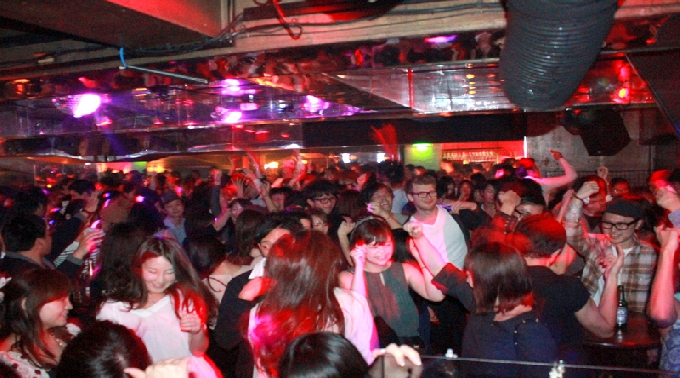 【MUSE 西麻布 : 7/18 土曜日】六本木・西麻布エリアTOP人気のMUSE！！お洒落な雰囲気で週末はMUSEで楽もう！女性限定クーポンのみあり（入場無料＆ワンドリンクサービス）