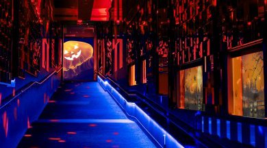 【すみだ水族館】万華鏡トンネルのクラゲ展示が、昼と夜のハロウィンバージョンに！「ハロウィン ｉｎ すみだ水族館」 を開催 東京都墨田区押上 ハロウィンイベント