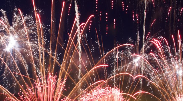 水戸の梅まつり 花火大会21 梅まつり期間中の毎週土曜日19 00から数分間 偕楽園歓迎花火の打ち上げ 伝統行事 日程 見どころ 混雑状況 開催場所 お祭り 花火大会 21 イベントサーチ