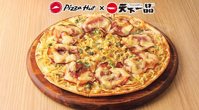 誠に申し訳ございません！ピザハット×天下一品「こってり風ラーメンピザ」大好評につき売切れ店舗続出のため、急遽2月6日（火）より再販させていただきます！日本ピザハット株式会社