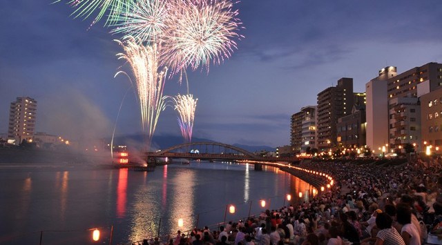 沼津夏まつり・狩野川花火大会2025 静岡県沼津市市場町 - 日程・穴場・見所・打ち上げ時間 - 静岡県花火大会・お祭り