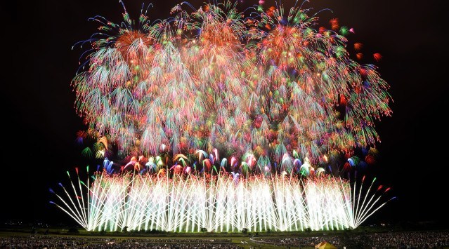 赤川花火大会2025 山形県鶴岡市　赤川河川敷（三川橋〜羽黒橋） - 恒例行事・催事・穴場・チケット・見所・打ち上げ時間 - 夏祭り 花火大会