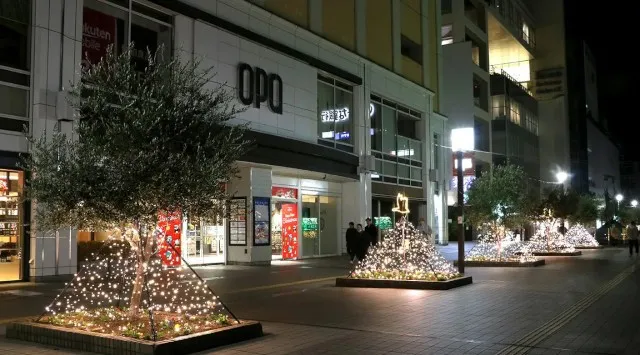 イルミネーションイベント「kirara@アートしんゆり2025」小田急線新百合ヶ丘駅の冬の風物詩・11月15日(土)はステージ＆パフォーマンスショーによるクリスマス点灯イベント開催！