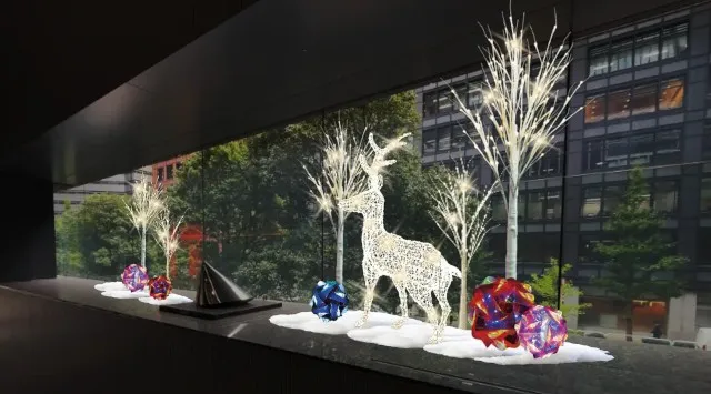 東京サンケイビル　クリスマスイルミネーション開始　2025年11月17日（月）～2025年12月25日（木）未来を編む、サステナブル・クリスマス～多様性と調和のデザイン～株式会社サンケイビル