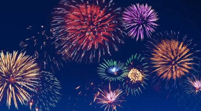 よこすかカウントダウン 花火大会2026 ヴェルニー公園　いこいの広場 神奈川県横須賀市汐入町１丁目 - 日程・穴場・見所・打ち上げ時間 - 花火大会 お祭り