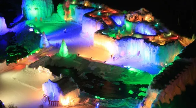 層雲峡温泉氷瀑まつり 花火大会2026 雲峡温泉 氷瀑まつり特設会場 北海道上川郡上川町層雲峡 - 日程・穴場・見所・打ち上げ時間 - 花火大会 お祭り