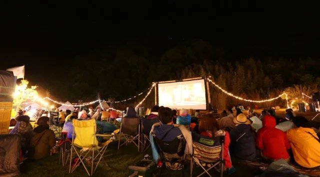 無人島での野外シネマフェス【MUJINTO cinema CAMP JINOSHIMA】 2026.5.30（土）〜5.31（日）に開催決定！　　　3.10（火）よりチケット販売開始！！