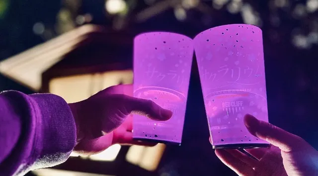 最大2,000機のドローンが夜空に“満開の桜”を描く、春の夜を彩る一夜限りの花見体験「サクラリウム」開催〜参加型コンテンツや光る桜カップで“体験する花見”へ〜