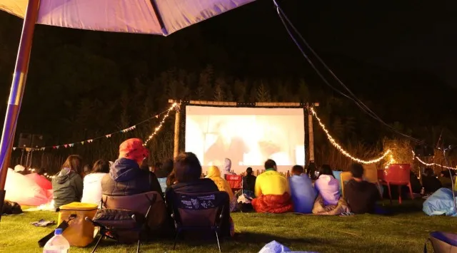 無人島での野外シネマフェス開催！【MUJINTO cinema CAMP JINOSHIMA】 イベント詳細発表！上映作品は『はじまりのうた』と『最強のふたり』！株式会社ジョブライブ