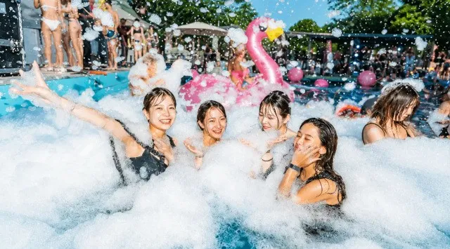 【大阪・堺】昨年約2,000人が来場したプールフェスが4日間開催へ拡大「SBI MUSIC CIRCUS presents SPLASH CIRCUS」チケット販売開始　ナイトプールが弾ける4日間