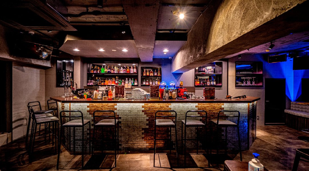 【渋谷オークバー OAK BAR】渋谷、センター街エリアに新たに誕生した大人の空間★お酒、音楽、空間、シーシャなど様々な楽しみ方ができるお店★新感覚スタイリッシュバーです！★クーポンでお得に参加可能★