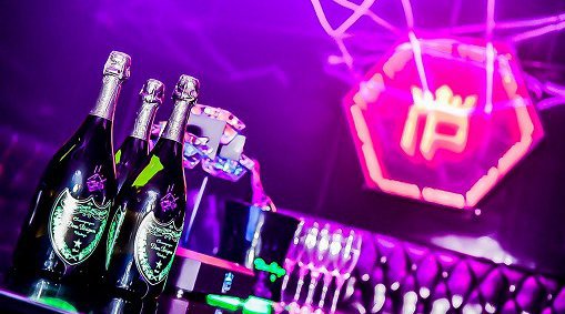 【IP TOKYO 新宿 水曜日】新宿の新たなナイトクラブ、iP TOKYOがオープン！最先端の音楽と ライティングを駆使した 唯一無二の空間を体感しよう！新宿、歌舞伎町にナイトクラブが誕生！