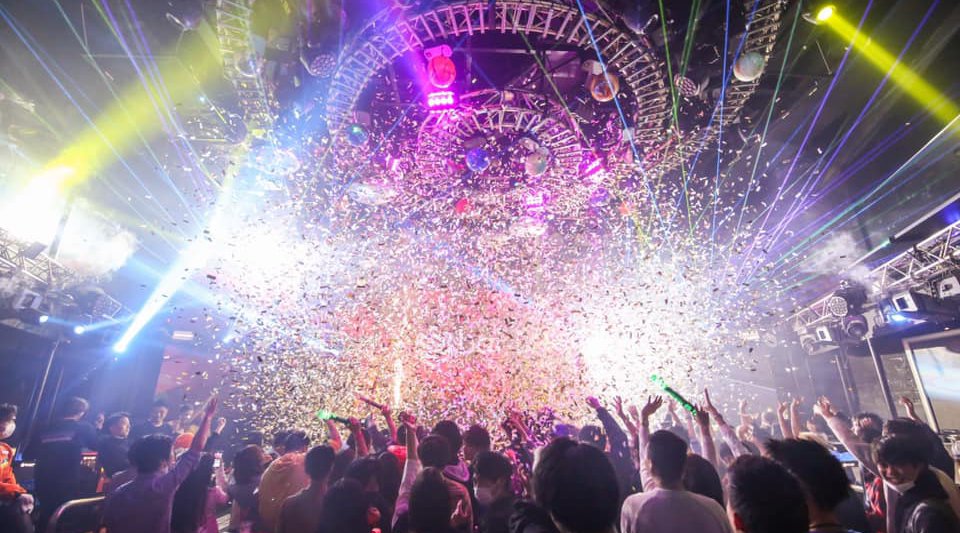 【新宿クラブ ワープ 日曜日】新宿の人気ナイトクラブ、WARP SHINJUKU！クラブの新常識19時から楽しめるナイトクラブで今夜も盛り上がろう！クーポン利用でお得に参加★