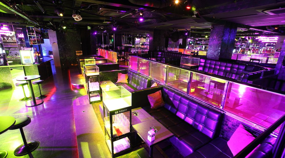 【ジラフ大阪・なんば:日曜日】国内最大級のNightCLUB！GIRAFFE大阪・なんば、4つのフロアで異なるイベントが開催！早い時間から盛り上がろう！クーポン利用で更にお得に！