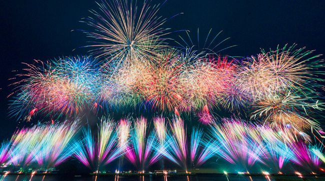 土肥サマーフェスティバル海上花火大会 2023 松原公園芝生広場特設会場 静岡県伊豆市土肥 - 日程・穴場・見所・打ち上げ時間 - 花火大会・夏祭り 2023