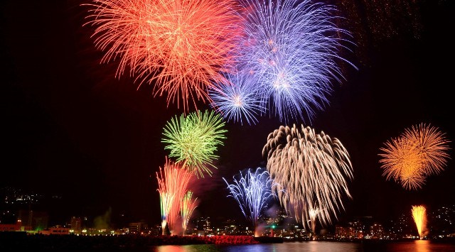按針祭「灯籠の流れ」打上花火 伊東温泉海の花火大会 2025 - 静岡花火大会 日程・穴場・見所・打ち上げ時間 - 静岡県伊東市 夏祭り