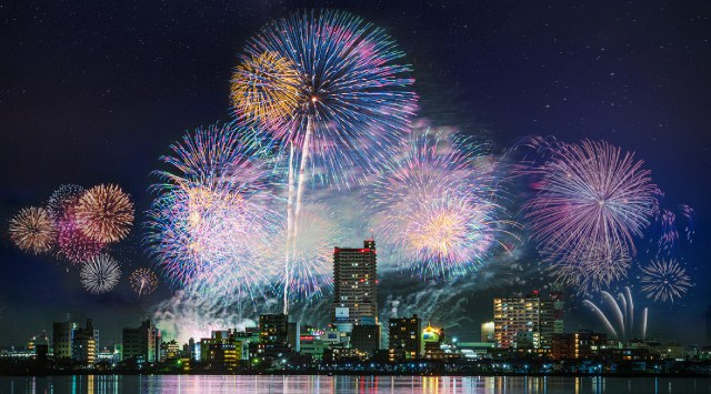 土浦全国花火競技大会2025 茨城県土浦市 桜川畔（学園大橋付近） - 伝統行事・日程・見どころ・混雑状況・開催場所 - 夏祭り 花火大会