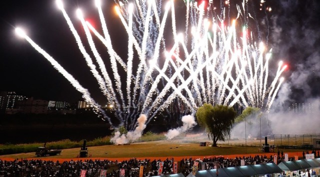 川口花火大会2025 荒川運動公園（川口市荒川町） - 恒例行事・催事・穴場・チケット・見所・打ち上げ時間 - お祭り 花火大会