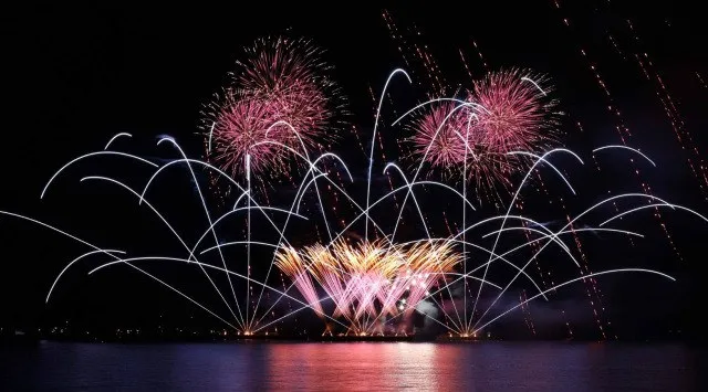 第68回 逗子海岸花火大会2026 見所・穴場・打ち上げ時間・日程 関東神奈川花火大会 - 逗子海岸花火大会 / 逗子海岸・逗子海水浴場