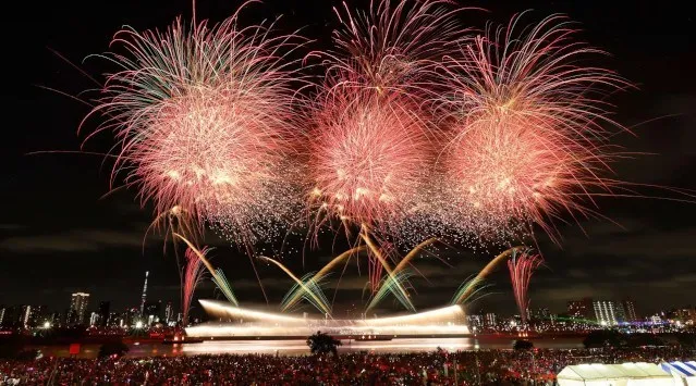 足立の花火 足立区花火大会2026 荒川河川敷（東京メトロ千代田線鉄橋～西新井橋間） - 伝統行事・日程・見どころ・混雑状況・開催場所 - 夏祭り 花火大会