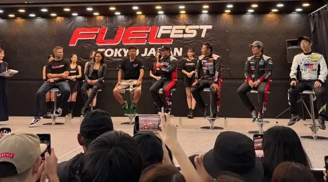 ≪世界最大級のカー・フェス≫「FUELFEST JAPAN 2026 5th」が8月11日に開催! 今年も、海外ハリウッド・セレブ達が来日! 映画の世界が、富士スピード・ウェイで繰り広げられます。