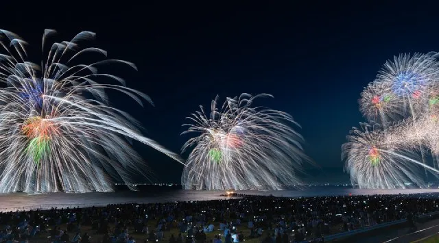 幕張ビーチ花火フェスタ2026 千葉市民花火大会2026 幕張海浜公園 幕張メッセ駐車場 - 伝統行事・日程・見どころ・混雑状況・開催場所 - 夏祭り 花火大会