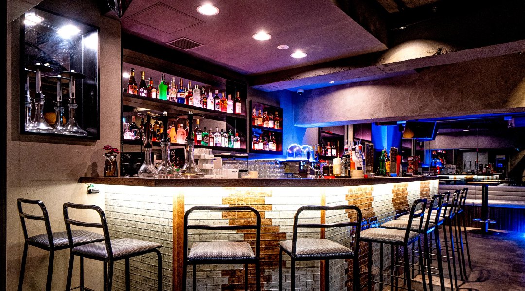 【渋谷オークバー OAK BAR】渋谷、センター街エリアに新たに誕生した大人の空間★お酒、音楽、空間、シーシャなど様々な楽しみ方ができるお店★新感覚スタイリッシュバーです！★クーポンでお得に参加可能★