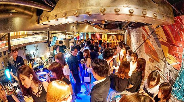 上野パブリックスタンド！ 時間無制限飲み放題！更に、出入り自由！約100種類以上の無制限飲み放題メニュー！女性は全店舗行き来自由！更に嬉しい女性無料クーポンあり！- JR 上野駅・御徒町駅 徒歩5分