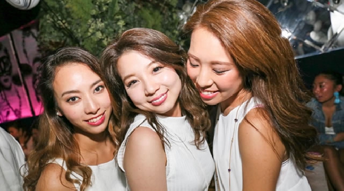 【Club Piccadilly : 12/4 日曜日】世界一美しいと謳われる純白のWHITE PARTYが今年度最大規模で開催★シンデレラ城をイメージした大阪ホワイトパーティー！クーポン利用でお得★