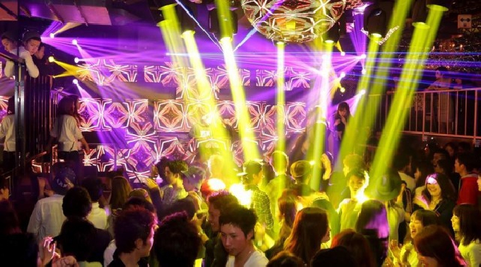 Wax Osaka 10 3 月曜日 毎週末1 300人オーバー 音楽と連動したフェス顔負けの圧巻の演出でフロアの盛り上げる 大阪 心斎橋の大人気 クラブ ワックス大阪 クーポン利用でお得 イベントサーチ