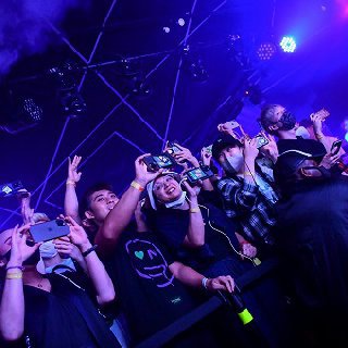 IP TOKYO 新宿 日曜日 : 写真