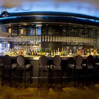 【JIS 福岡】世界最上級の相席BAR : 写真