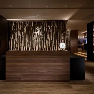 【JIS 難波】世界最上級の相席BAR : 写真