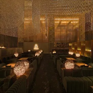 【JIS 茶屋町】世界最上級の相席BAR : 写真