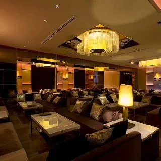 【JIS 福岡】世界最上級の相席BAR : 写真