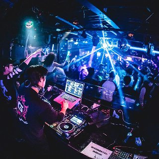 クラブジラフ大阪・なんば 第3金曜日 : 写真