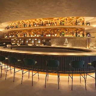 【JIS 茶屋町】世界最上級の相席BAR : 写真